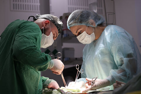 Операция на животе и клапан по выкройке: в НИИ Джанелидзе спасают пациентов вопреки человеческим возможностям