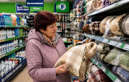 Скупаю пледы в Fix Price за 79 рублей и режу на квадраты: 10 применений, ради которых беру их по несколько штук