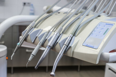 Петербург утопает в нелегальных стоматологиях: 80% в серой зоне