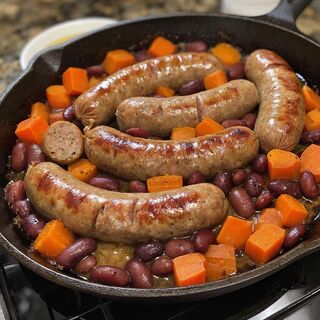 Берем колбаски и консервы - получаем вкуснейшую запеканку на ужин, готовится на одной сковороде