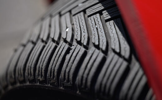Автовладельцев предупредили: 4 места, где не стоит хранить зимнюю резину — даже новая придет в негодность