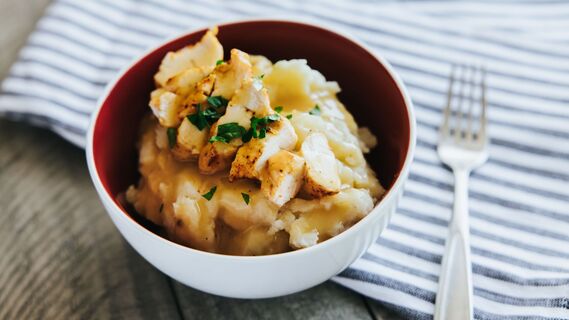 К такому пюре и котлеты не понадобятся: достаточно положить один продукт для сытности