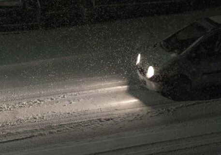 Фары светят плохо? Проверьте наклейку под капотом — вы удивитесь, как решить проблему за 5 минут