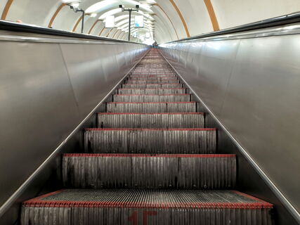 Эскалатор «Балтийской» задержит петербуржцев: вход закроют до марта