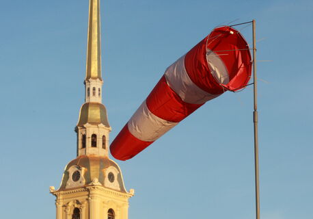 Ветер усилится к ночи: в Петербурге объявили «желтый» уровень опасности до 23 апреля