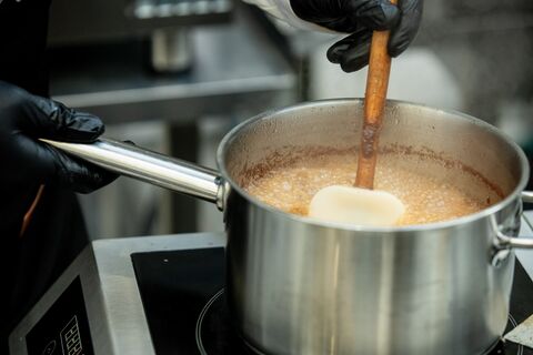 Трое пострадали от блюд «Сырника»: суд завел дело против су-шефа