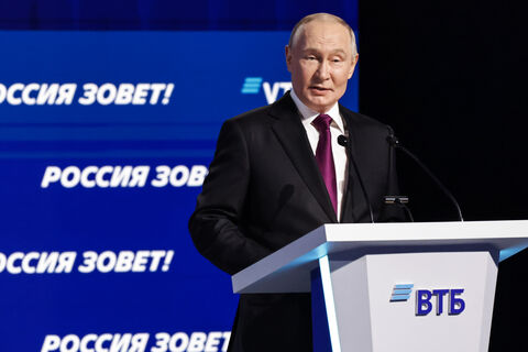 Путин анонсировал новые меры для семей с детьми: чего ждать родителям