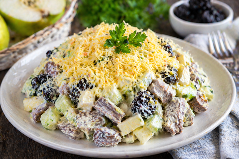 Салат "Демидовский" покоряет с первой ложки: один раз попробуете — и влюбитесь