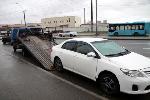 Не водитель, а бюджет: Петербург выложит 12,7 млн за вывоз машин нарушителей платной парковки