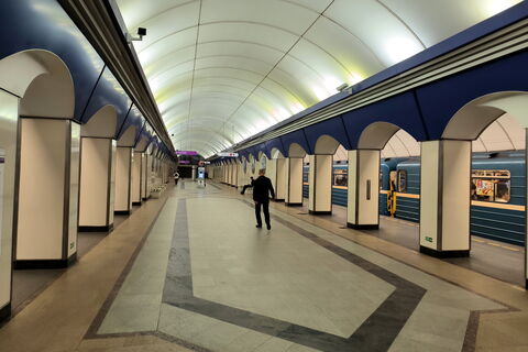 Штраф за шаверму в метро: что нельзя проносить в петербургскую подземку