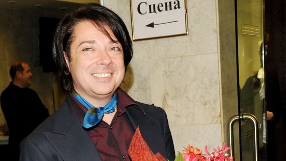 Юдашкин парил над летней Москвой в черной фетровой шляпе