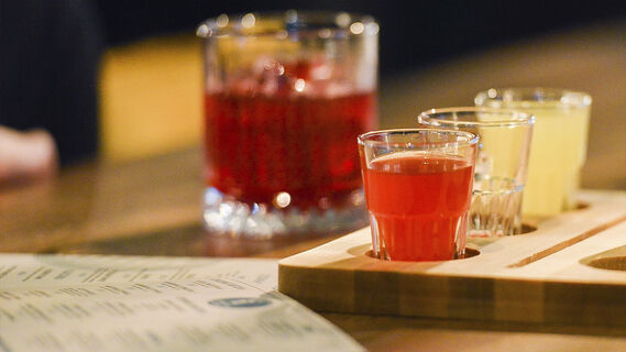 В Питере пить: что жители СПб больше всего употребляли на каникулах в баре - исследование