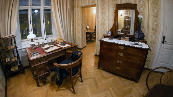 Мать Сталина была «великомученицей»: как роскошная квартира в Петербурге превратилась в сцену для трагедии, а муж все молчал