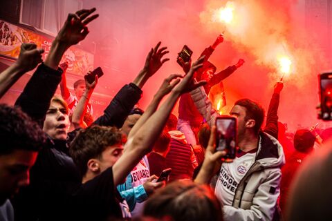 Петербург — родина русской рок-культуры: место, где рождались вечные хиты легенд — от "Кино" до "Пилота"