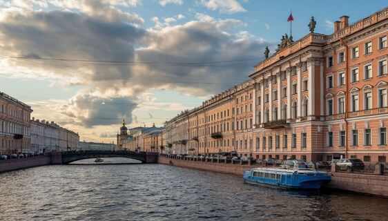 Порывы до 18 м/с и ледяная ловушка: жёлтый уровень опасности в Северной столице