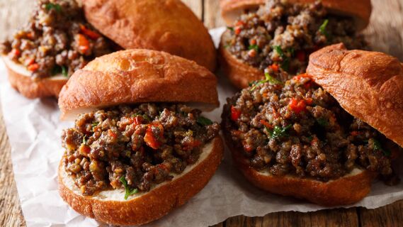 Вкуснейшая закуска из хлеба и фарша заменит пиццу и пироги