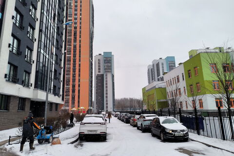 Петербургский дворник спас ребенка и получил премию от Симоньян