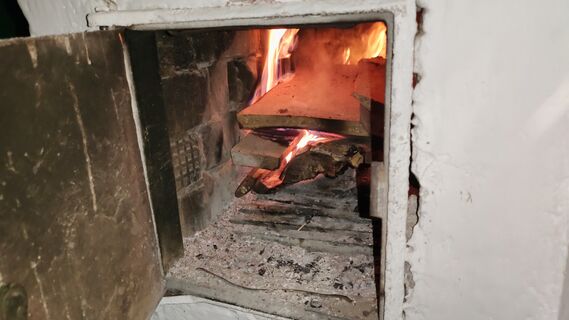 1 горсть в топку - и дымоход блестит от чистоты весь год: лучший способ бесконтактной очистки 