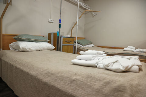 Нападение в школе: учительницу из реанимации перевели в общую палату