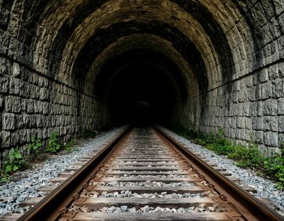 Заброшенный 100 летний тоннель в лесах Урала и его мрачная тайна – иногда по нему проносится поезд-призрак