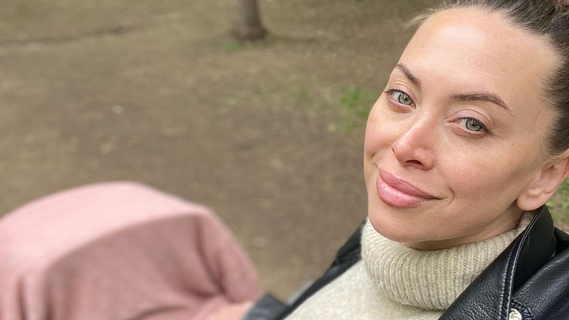 «Глаза то голубые, то серые»: Наталья Фриске показала свою дочь