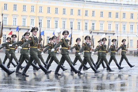 Центр в режиме крепости: как будут охранять Петербург 9 Мая и что с собой лучше не брать