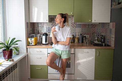 Жить одному - новый тренд в России: как одиночки меняют рынок и экономику