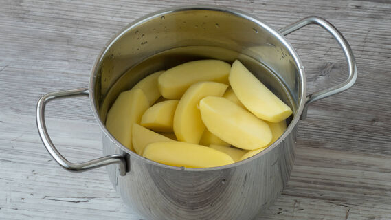 Кастрюля имеет значение: в какой посуде получается самая вкусная картошка
