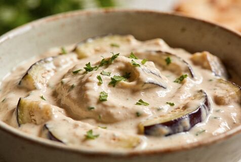 Берем баклажаны, йогурт и чеснок - на выходе получаем пикантный соус: вкуснее любого мяса