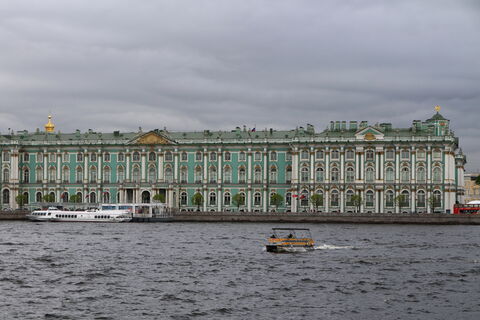 Петербургская пятница с характером: штормовое предупреждение объявили в Северной столице