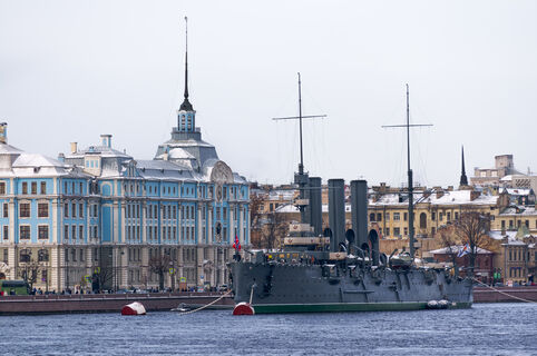 Нахимовское училище и крейсер Аврора