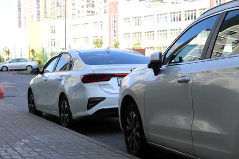 Парковка за 4,3 тысячи или штраф в 5: комитет транспорта Петербурга меняет правила платных стоянок