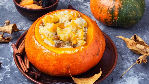 Вкуснейший десерт из тыквы и фруктов: домашние будут в восторге от этого блюда