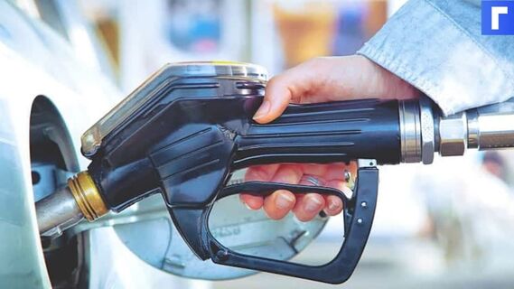 В Хабаровске начали продавать бензин за 100 рублей и места в очереди на АЗС В Хабаровске начали продавать бензин за 100 рублей и места в очереди на АЗС
