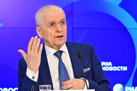 Двенадцать дней новогодней радости: Онищенко считает, что для россиян это мучение