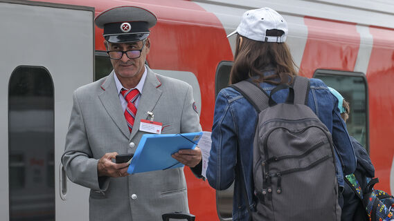 Бортпроводник, поезд