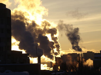 Мазутный смог над Петербургом: жители Приморского района задыхаются от чёрного дыма котельно