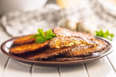 Пол-ложки в тесто - драники не впитают лишнее масло: жарим без тонны жира и пригарин - секрет белорусских хозяек