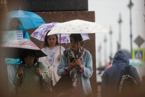 Североатлантический вихрь принесёт облака, дожди и тёплую погоду в Петербург