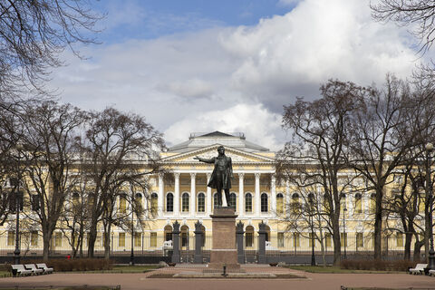 Финальные строки: ремонт памятника Пушкину на Площади Искусств почти доделан