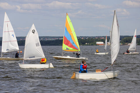 парусники, вода