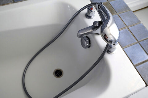 1 стакан на стенки – и ванна станет белее первого снега: ни налета, ни ржавчины – сияет даже в темноте