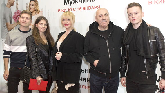 Певица Валерия с семьей