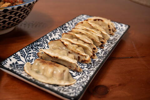 Как готовить простое тесто для пельменей: Не слипнутся, не разварятся - вкуснятина