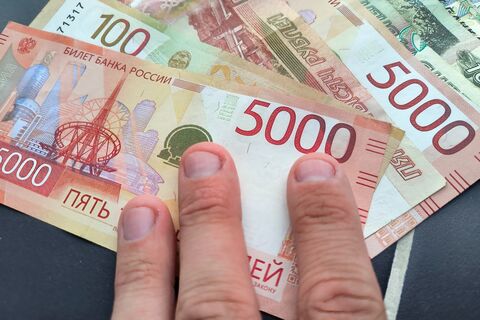 Сколько получают в Петербурге и Ленобласти: кто в шоколаде, а кому доходы съедает инфляция
