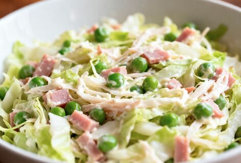 Когда дома есть пекинка и ветчина - готовлю салат за 10 минут: без варки ингредиентов - съедается на раз-два