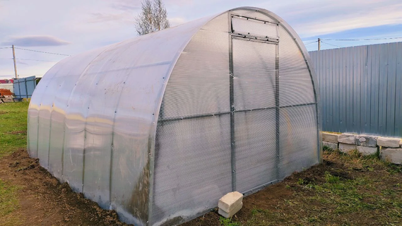 Как выбрать надежную теплицу: 5 советов, чтобы не выбросить 50 тысяч на ветер - конструкция простоит 100 лет