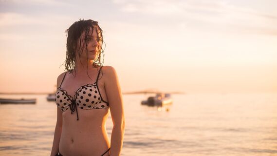 Спасти волосы от морской воды можно только так: врач не стала скрывать правду