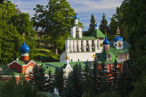 Не город, а защитник русских земель: старинный, уютный и богатый на достопримечательности - что в нем посмотреть