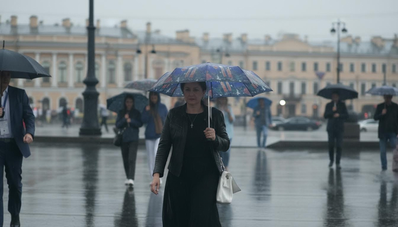 Сколько человек живет в Питере?